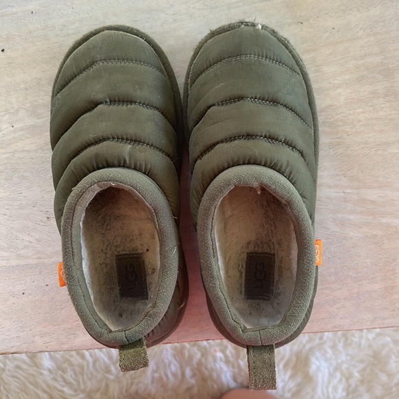 Kids ugg slip ons - Picture 3 of 6